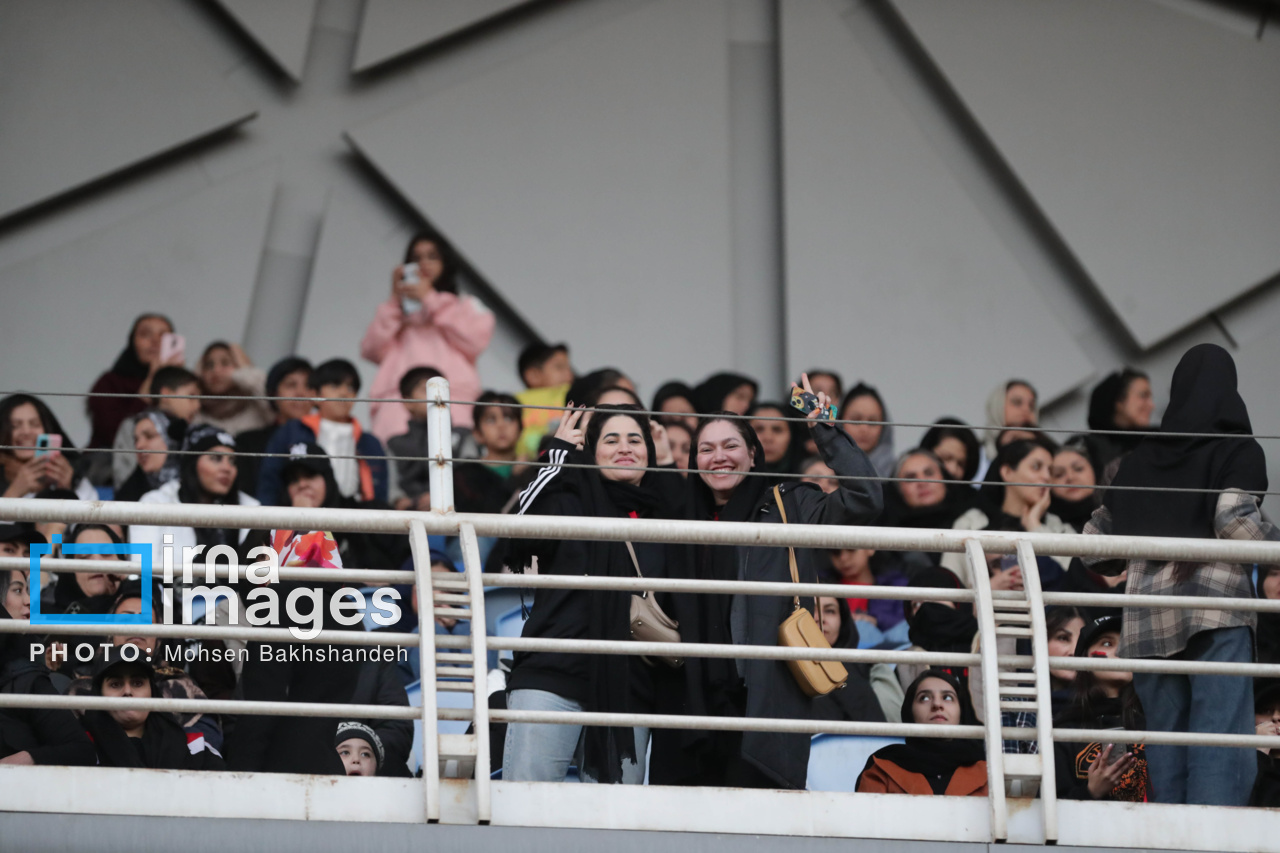 نخستین حضور زنان تماشاگر در ورزشگاه امام رضا (ع) مشهد