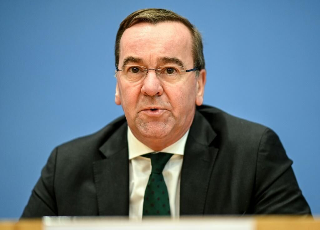 وزیر دفاع آلمان: در هرگونه تلاش برای صلح نباید به اوکراین خیانت شود