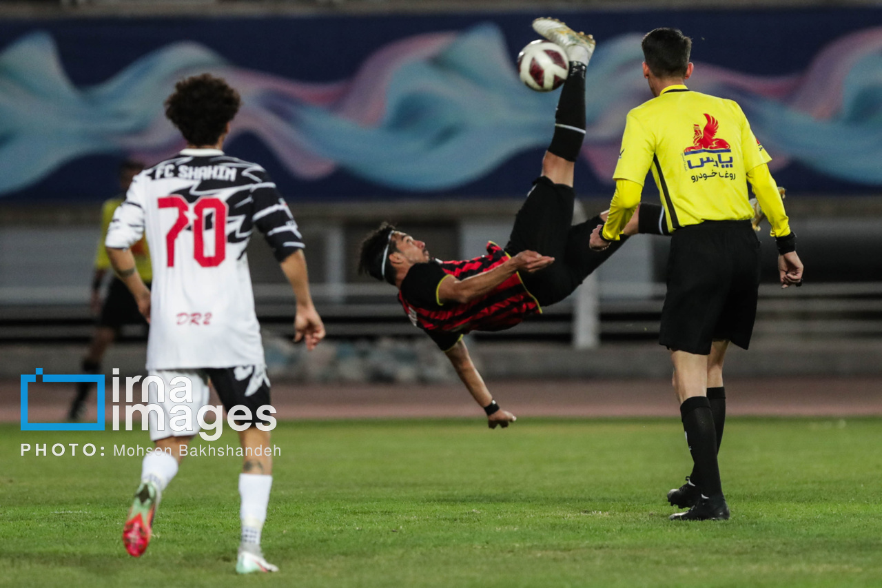 نخستین حضور زنان تماشاگر در ورزشگاه امام رضا (ع) مشهد