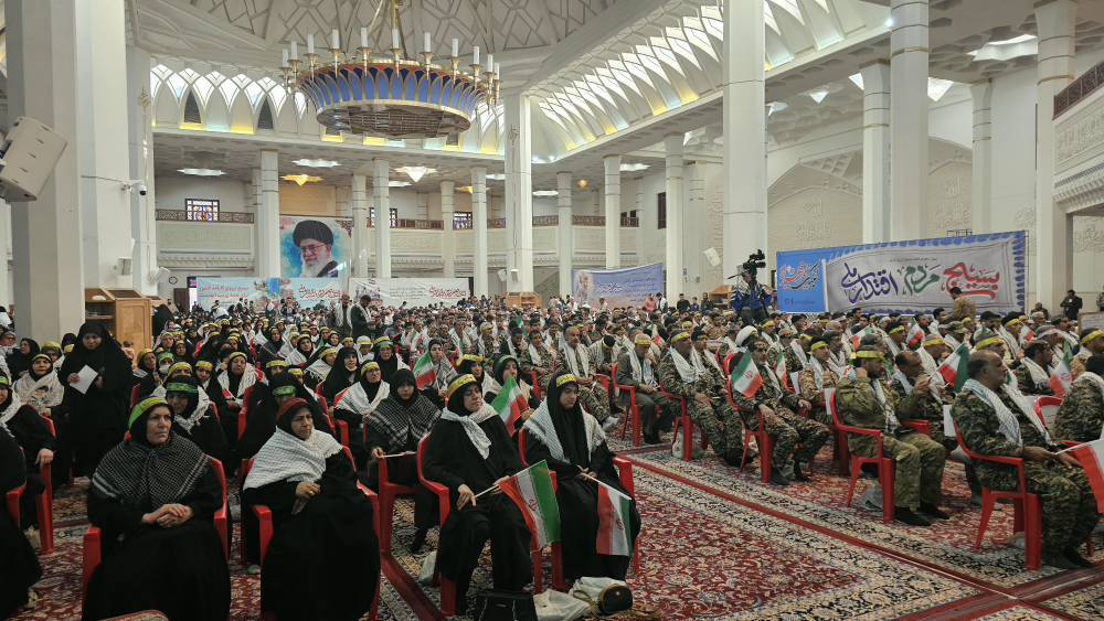 تجمع بزرگ بسیجیان در حرم شاهچراغ(ع)