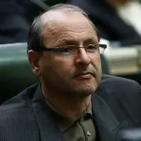 نماینده اصولگرا: همه نمایندگان مجلس سیم کارت سفید دارند