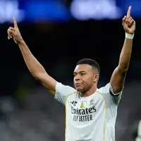 مجسمه امباپه به رئال مادرید ورلد اضافه شد