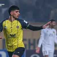 گلزن سپاهان به باشگاه صدتایی‌ها رفت