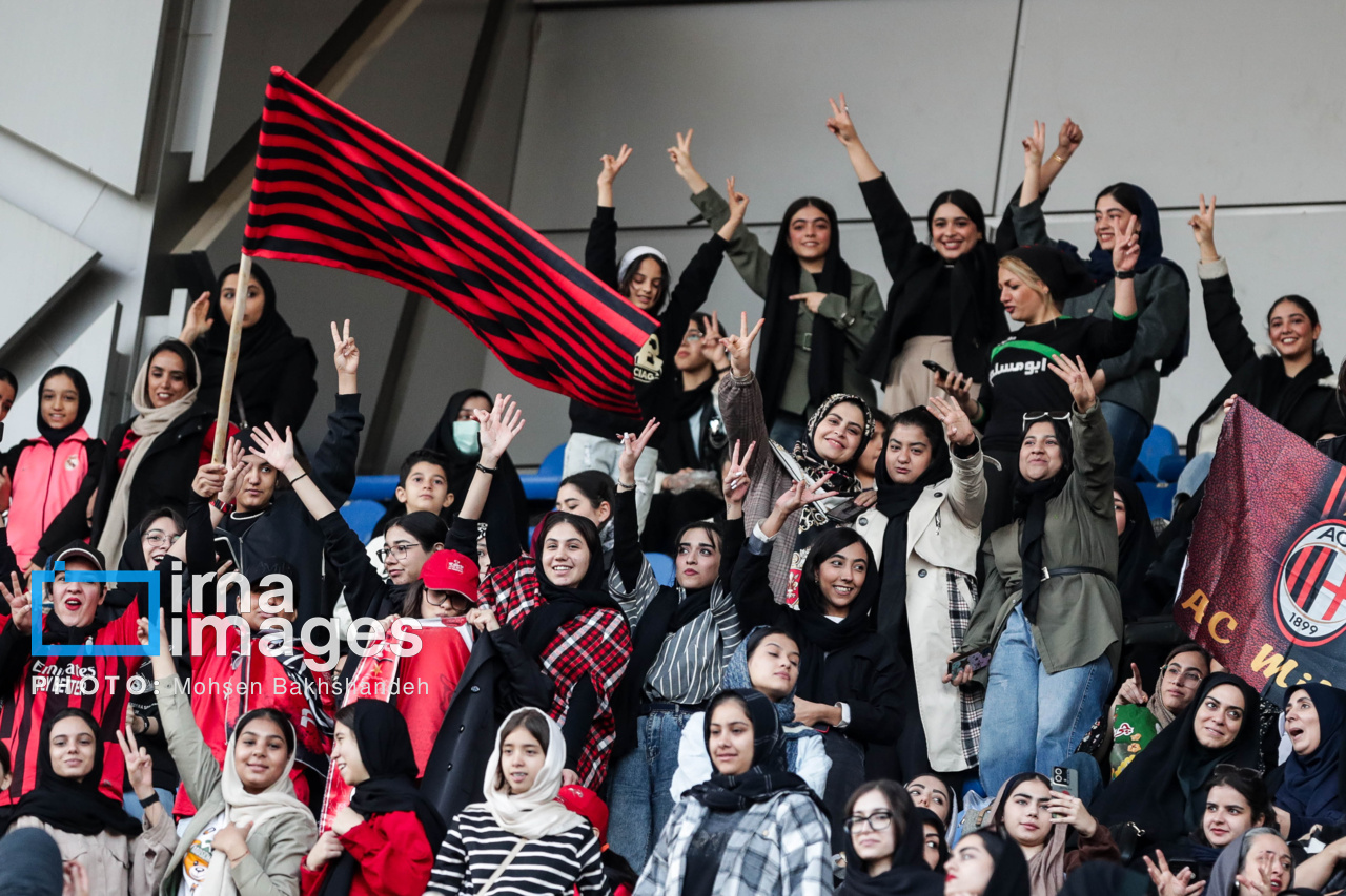 نخستین حضور زنان تماشاگر در ورزشگاه امام رضا (ع) مشهد