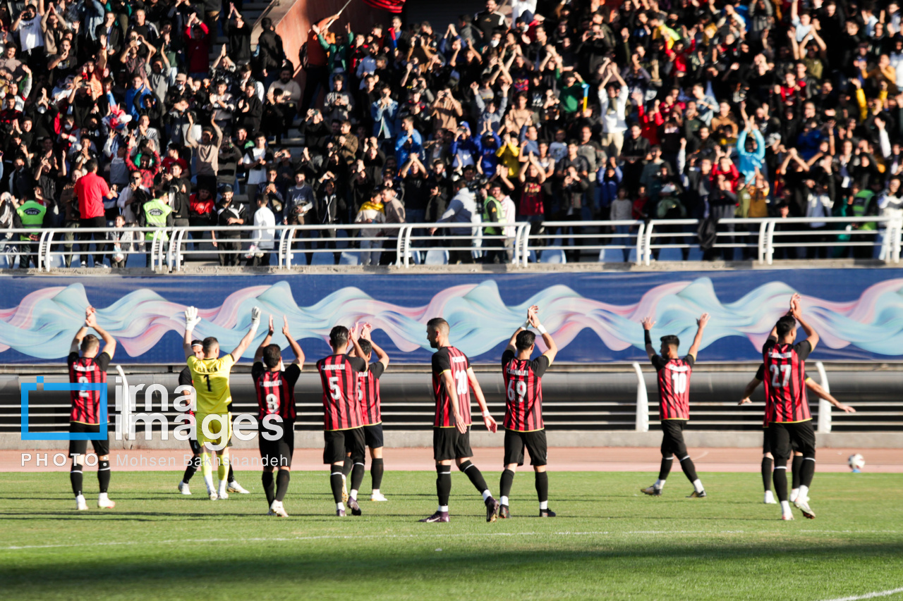 نخستین حضور زنان تماشاگر در ورزشگاه امام رضا (ع) مشهد