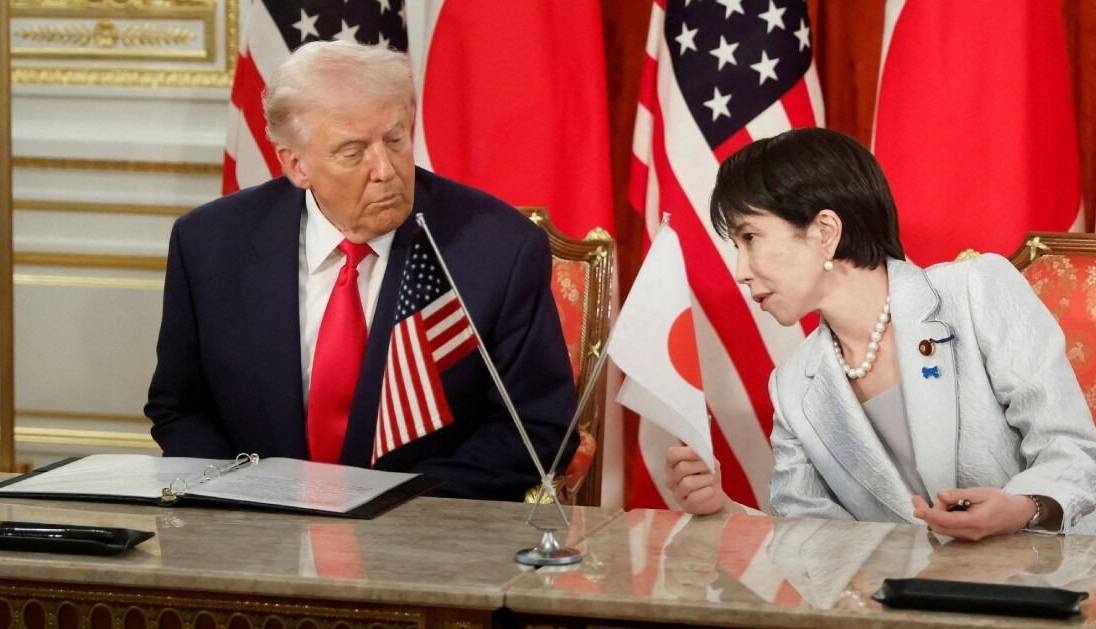 درخواست ترامپ از نخستوزیر ژاپن