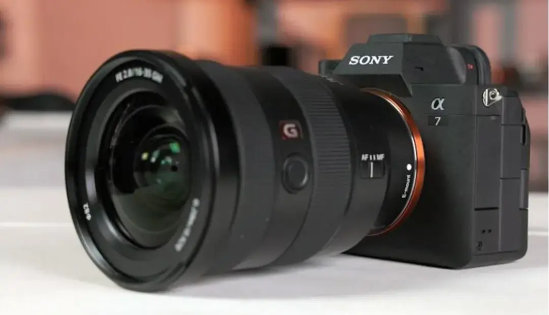 سونی روی دوربین میانرده مورد انتظار A7 V کار میکند