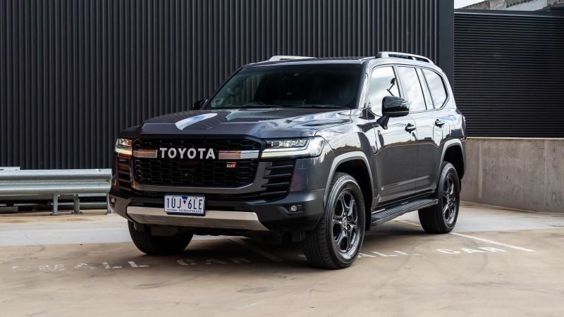 قیمت تویوتا لندکروزر پلاک ملی چنده ؟