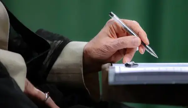 رهبر انقلاب در پاسخ به نامه نوه شهید حاجیزاده چه نوشتند؟