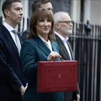 تیغ مالیات تاریخی بر اقتصاد نیمه‌جان انگلیس