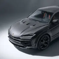 لباس رزم بر تن لامبورگینی اوروس هیبرید با کیت بدنه نوویتک