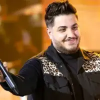 آرون افشار : من از خواندن در مجالس عروسی شروع کردم 