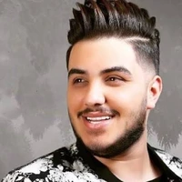 آرون افشار : از هشت سالگی روی استیج بودم 