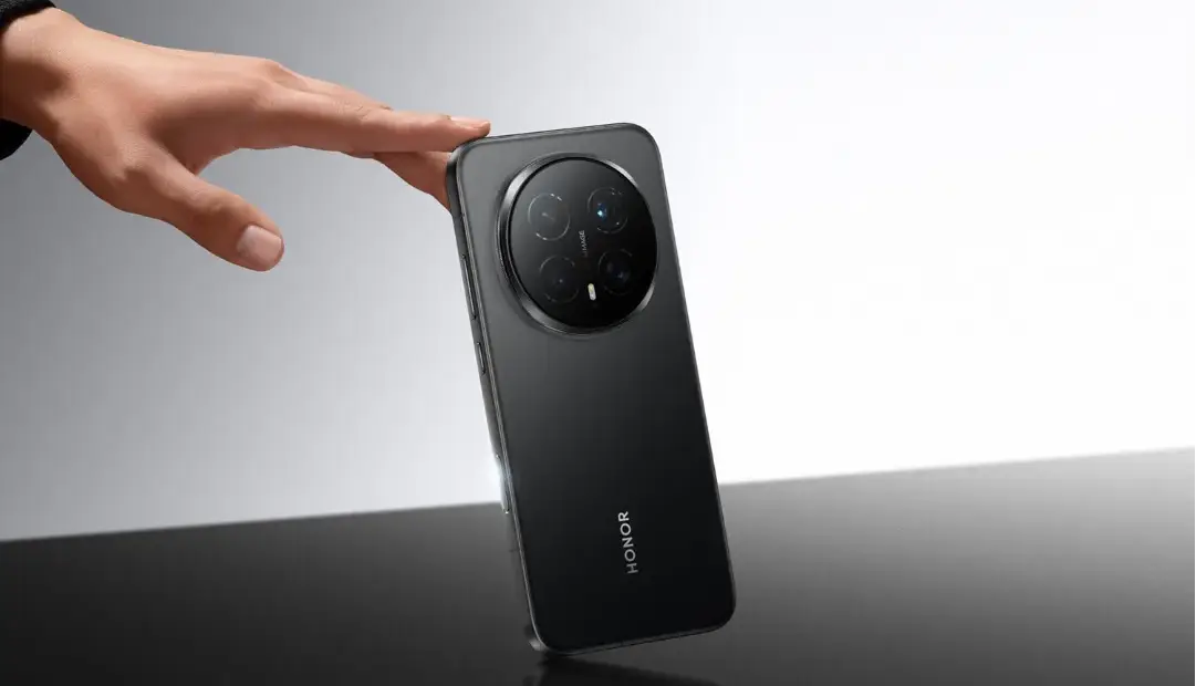 آنر مجیک ۸ اولترا با سیستم ارتباط ماهواره‌ای و شارژ ۱۲۰ وات رؤیت شد