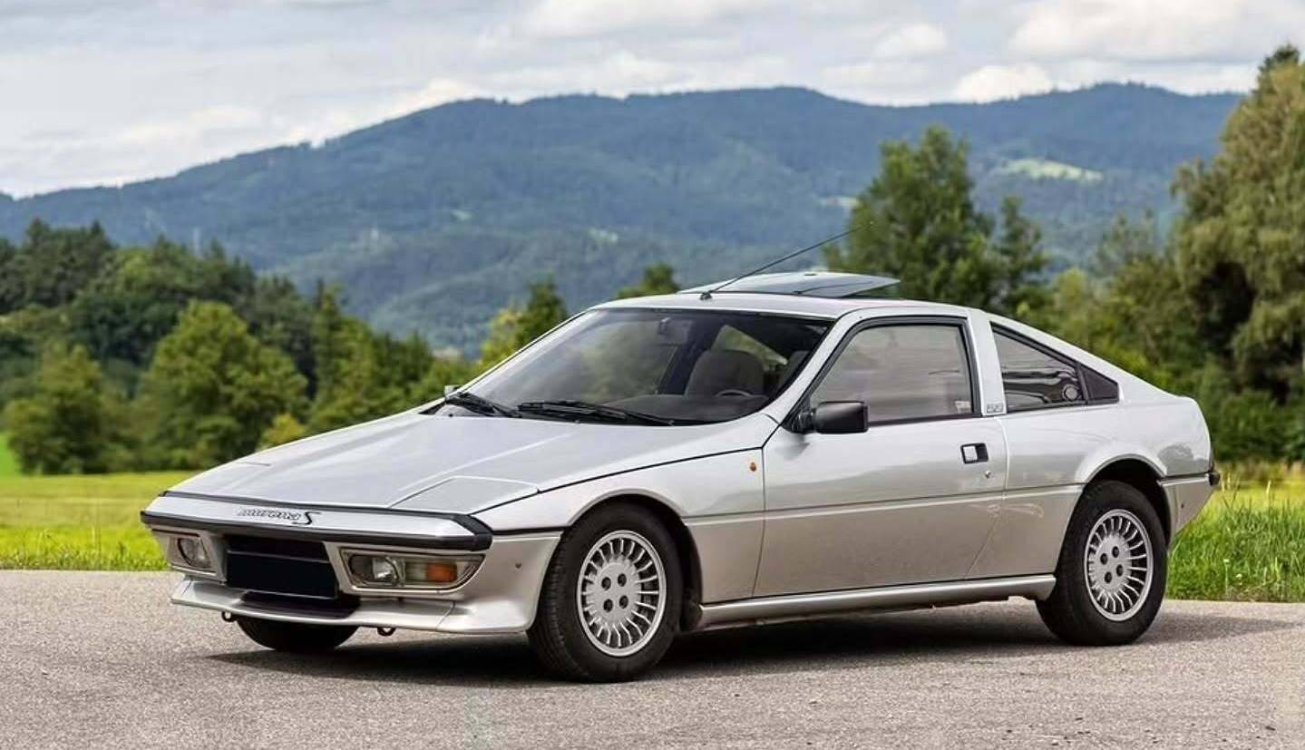 ماترا مورنا؛ خودرو اسپرت با 3 صندلی ردیف جلو! 