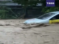 سیل مرگبار در اندونزی ۸۴ کشته برجای گذاشت