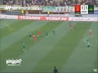 فرصت سوزی ارونوف مقابل دروازه شمس آذر؛ توپ به تیر دروازه برخورد کرد