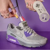 کنسول بازی در داخل کفش ورزشی؛ محصولی عجیب برای گیمرها!