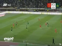 شوت بازیکن شمس آذر با اختلاف کم از کنار دروازه پرسپولیس به بیرون رفت