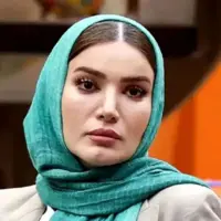 استایل پاییزی متین ستوده با کلاه کپ و کت‌شلوار