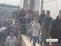 هجوم عجیب هواداران کشتی برای ورود به سالن