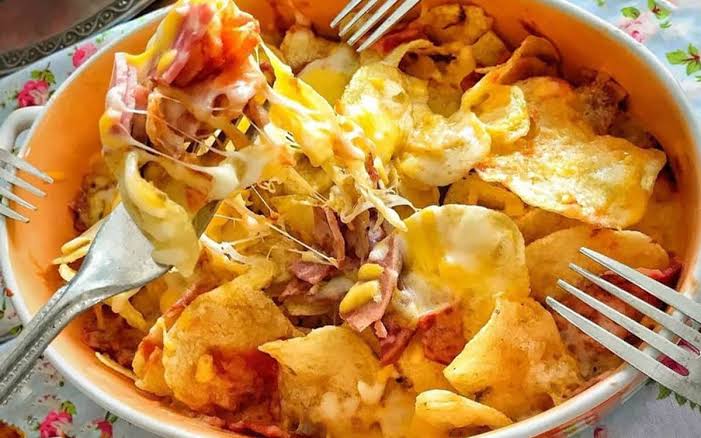 چیپس و پنیر برای عصرانه