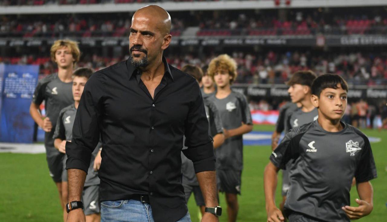 جنجال «تونل افتخار معکوس» در آرژانتین؛ محرومیت 6 ماهه خوان سباستین ورون از فعالیت‌های فوتبالی