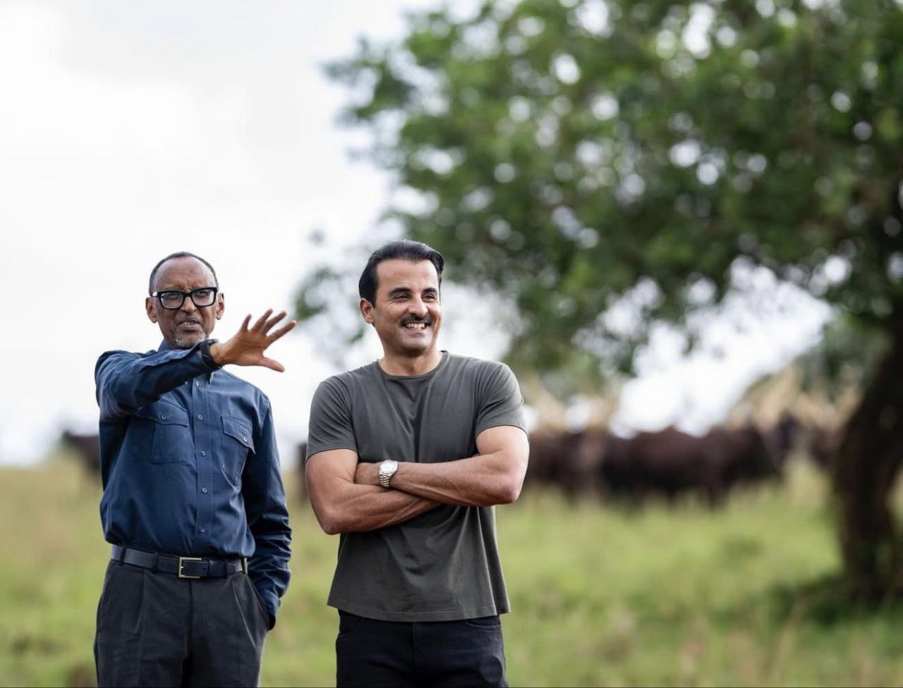  پوشش متفاوت امیر قطر در آفریقا 