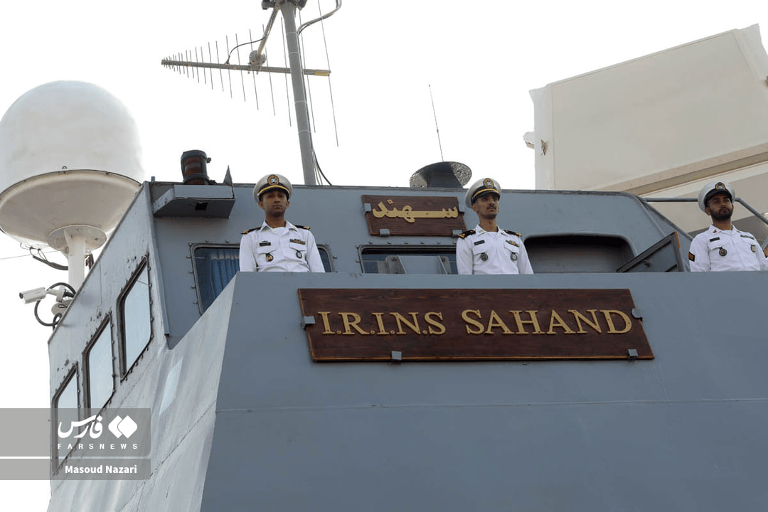 عکس/رونمایی و الحاق ناوشکن و پایگاه شناوری جدید به نیروی دریایی ارتش