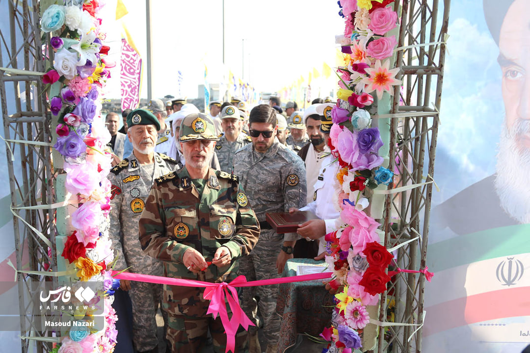 عکس/رونمایی و الحاق ناوشکن و پایگاه شناوری جدید به نیروی دریایی ارتش