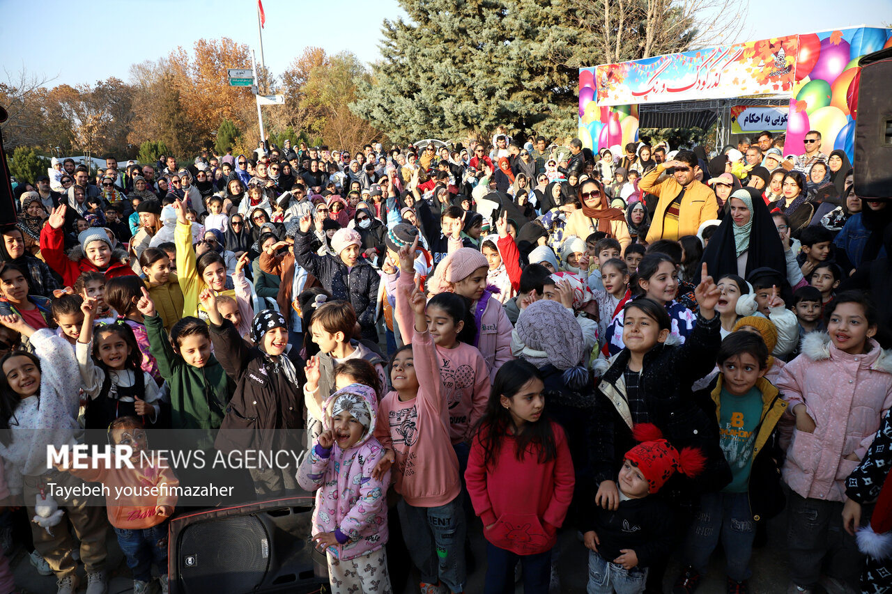 جشنواره برگریزان هگمتانه در همدان