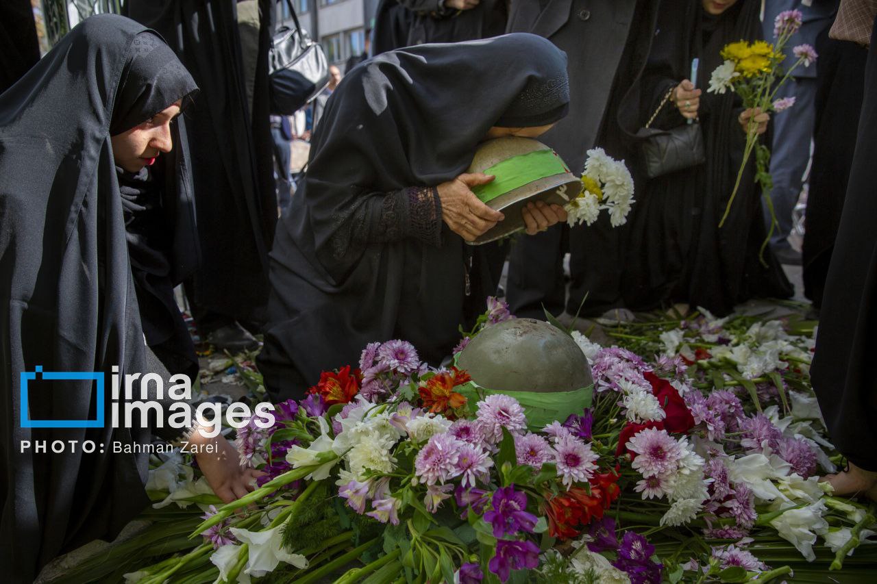  ​​​​​​​عکس/تدفین پیکر شهید گمنام در شرکت گاز استان کرمانشاه