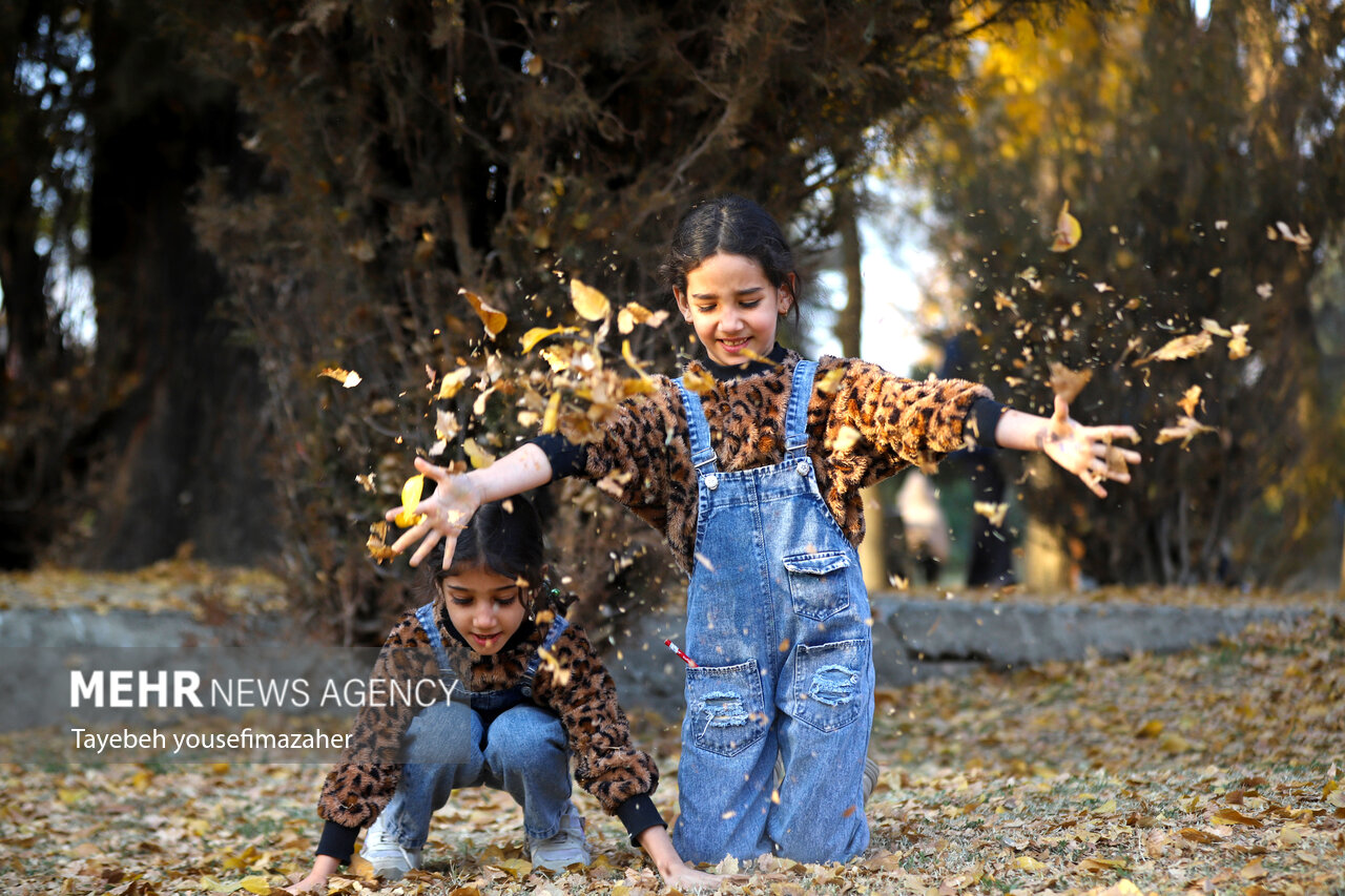 جشنواره برگریزان هگمتانه در همدان