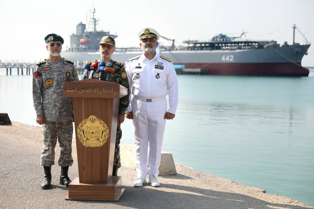 فرمانده کل ارتش: آماده‌ایم پاسخ درهم شکننده‌ای به دشمن بدهیم