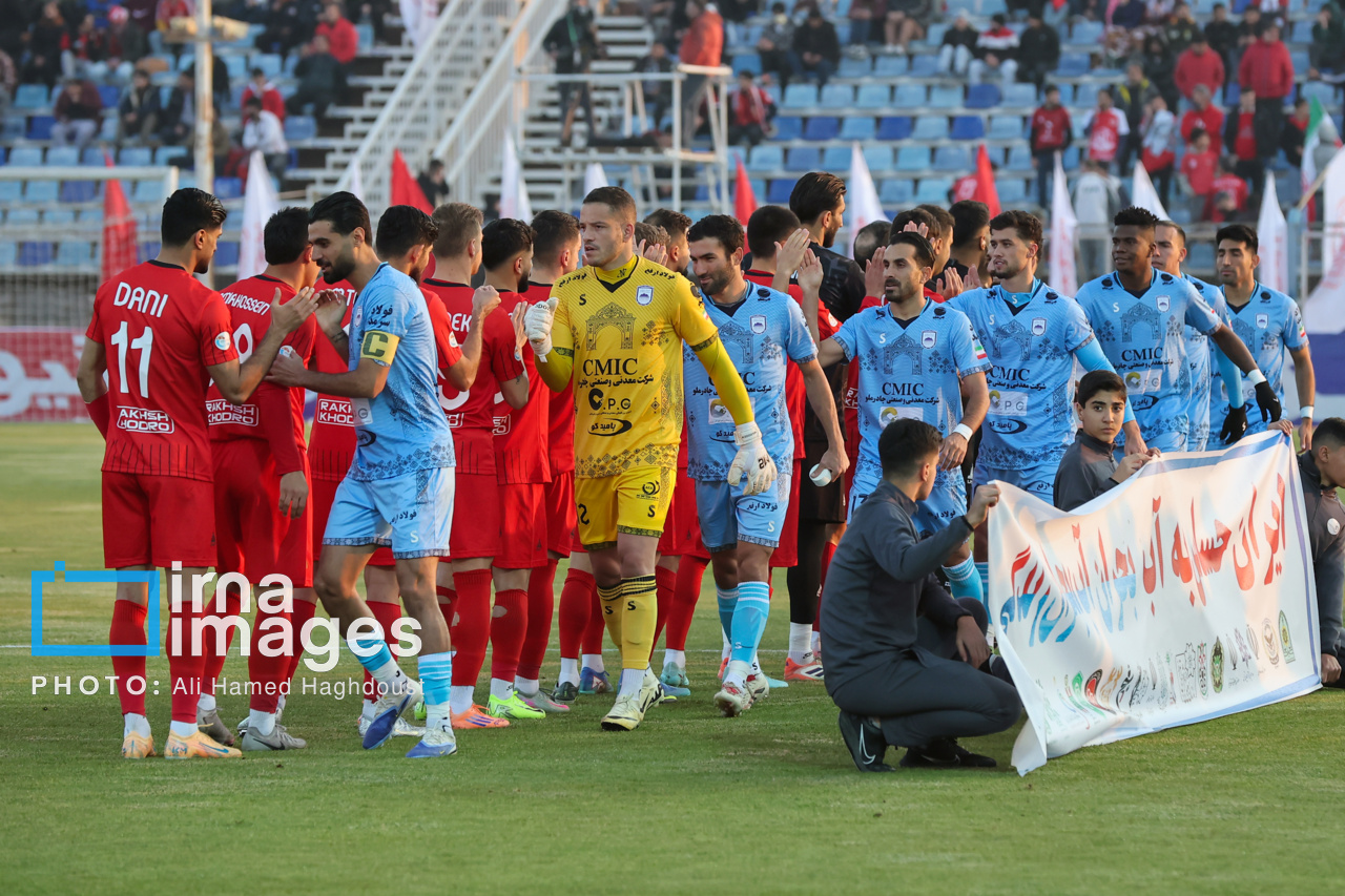 لیگ برتر فوتبال؛ تراکتور و چادرملو