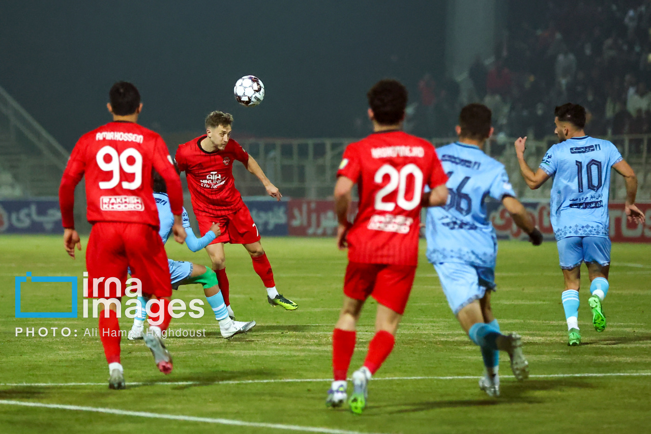 لیگ برتر فوتبال؛ تراکتور و چادرملو