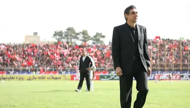 همه در پرسپولیس روزنامه میخوانند!