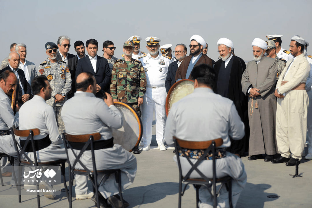عکس/رونمایی و الحاق ناوشکن و پایگاه شناوری جدید به نیروی دریایی ارتش