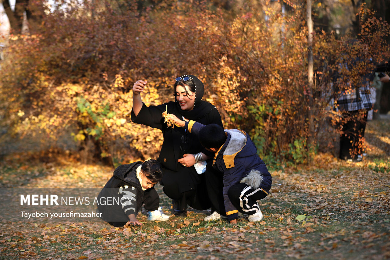 جشنواره برگریزان هگمتانه در همدان