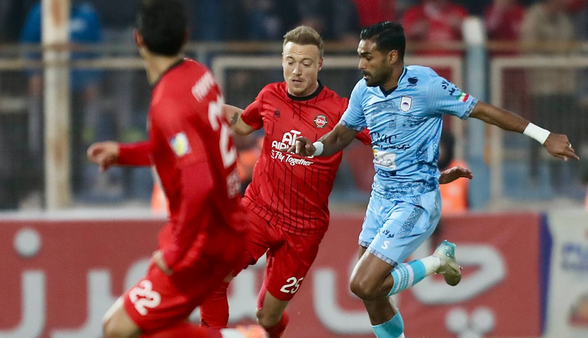 تراکتور، پرسپولیس را در صدر نگه داشت