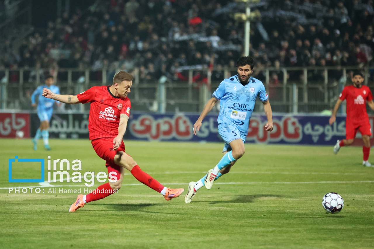 لیگ برتر فوتبال؛ تراکتور و چادرملو