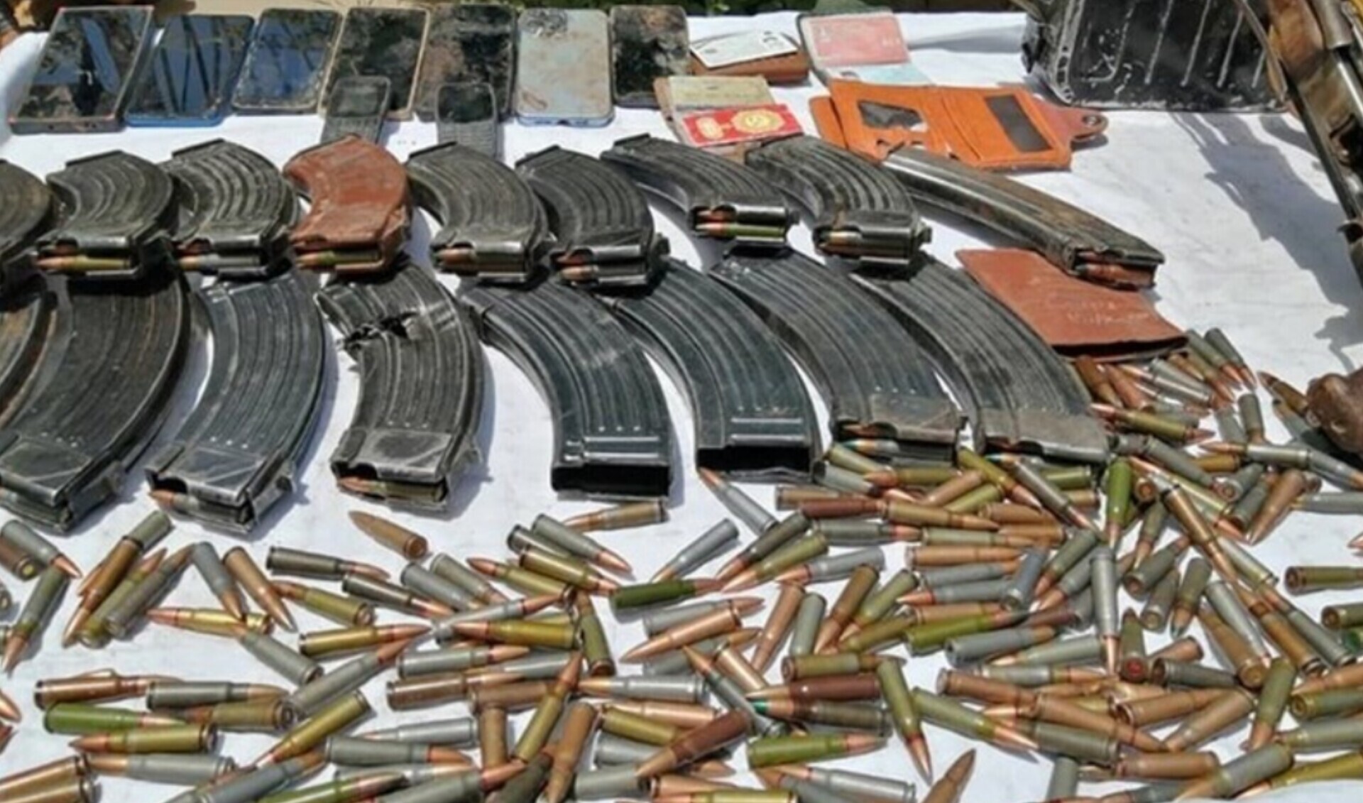 کشف مهمات و سلاح جنگی در ارتفاعات صعب‌العبور بانه