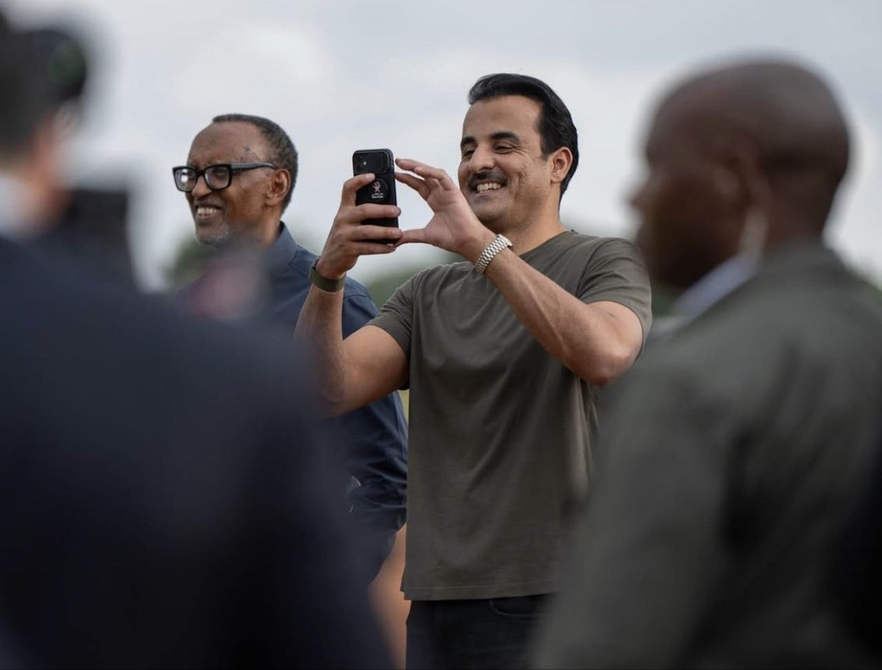  پوشش متفاوت امیر قطر در آفریقا 