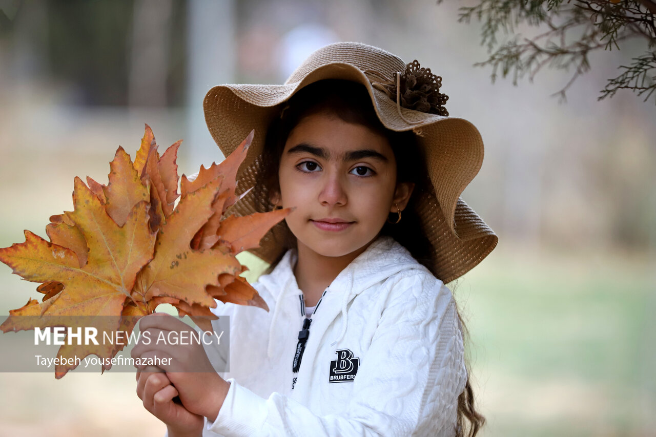 جشنواره برگریزان هگمتانه در همدان