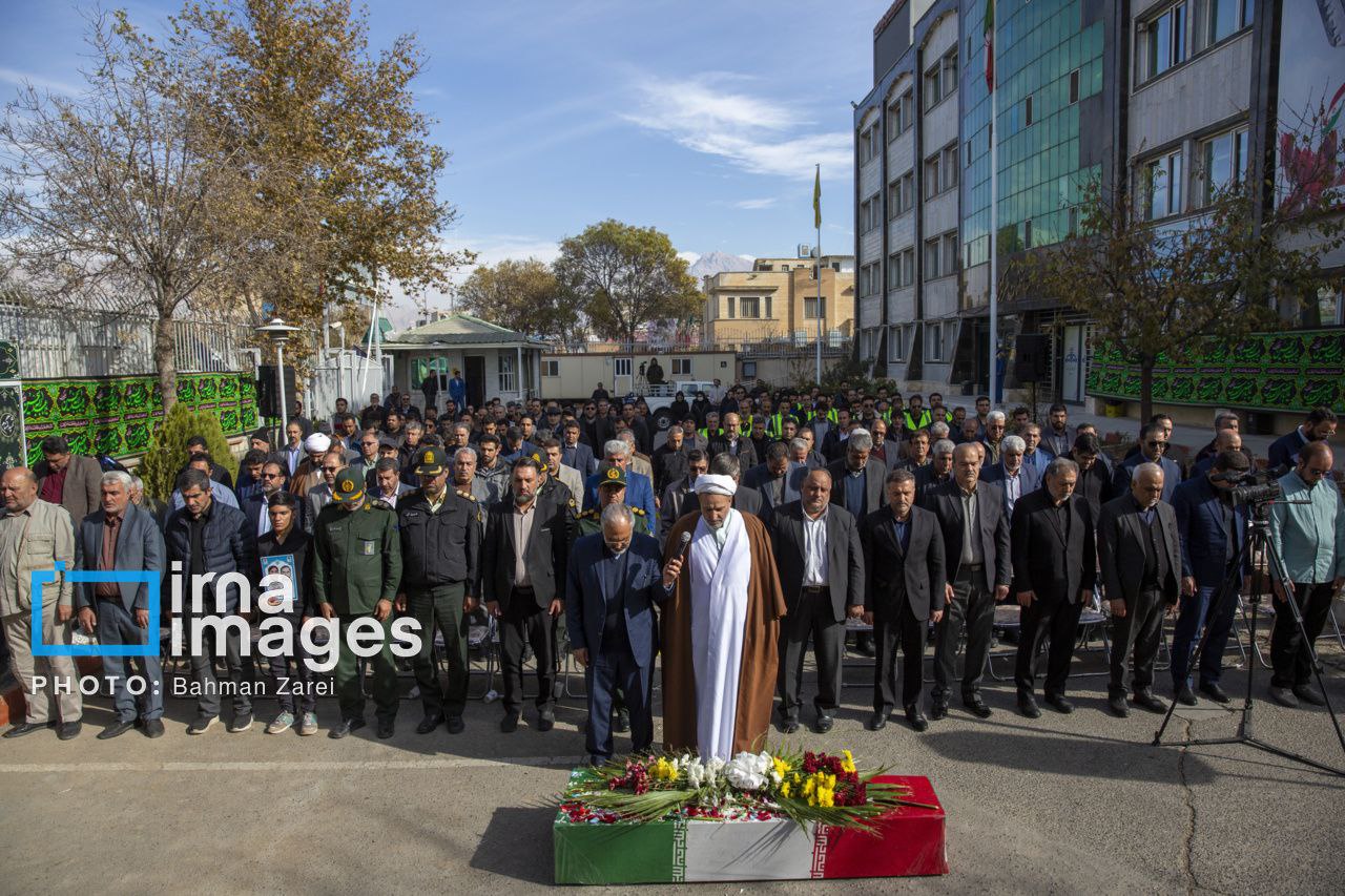  ​​​​​​​عکس/تدفین پیکر شهید گمنام در شرکت گاز استان کرمانشاه