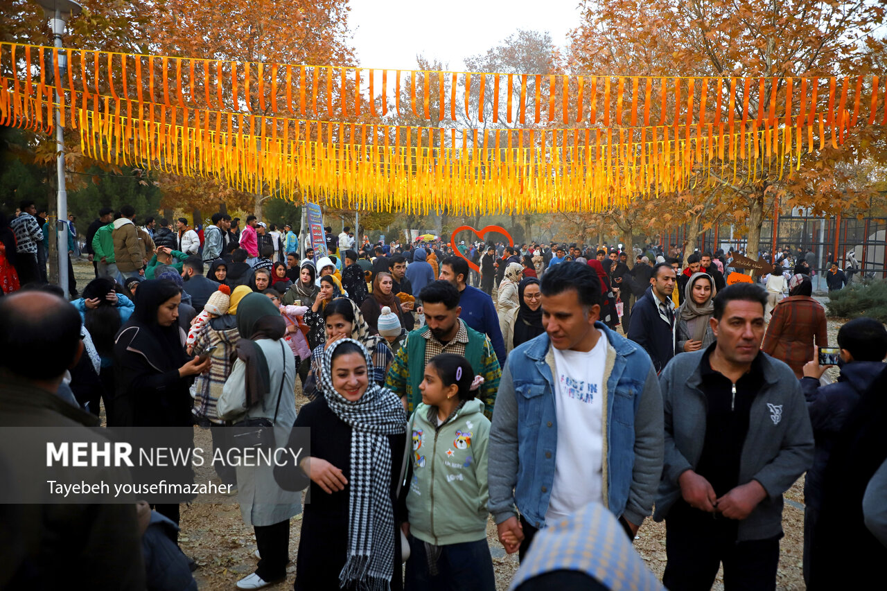 جشنواره برگریزان هگمتانه در همدان