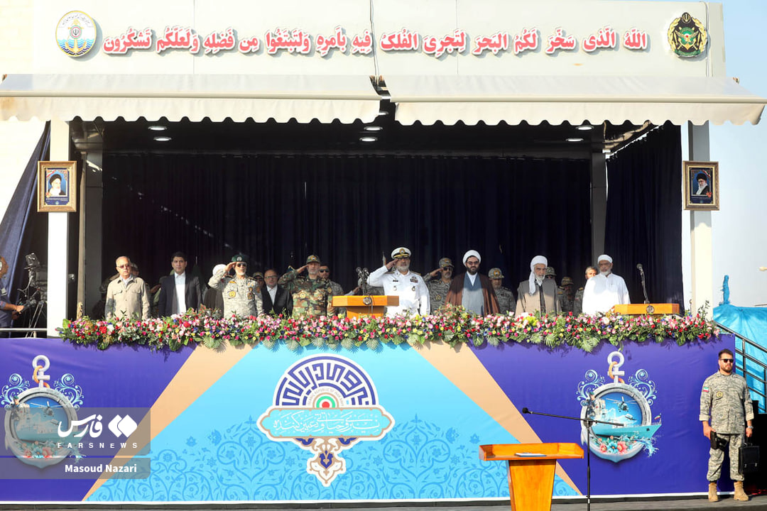عکس/رونمایی و الحاق ناوشکن و پایگاه شناوری جدید به نیروی دریایی ارتش