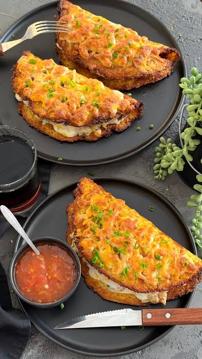 پنکیک سیب زمینی با فیلینگ مرغ و قارچ خامه‌ای