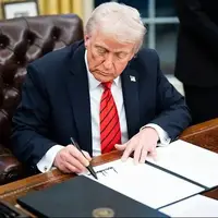 ترامپ: هر سند و فرمان اجرایی امضاشده بایدن با دستگاه امضای خودکار بی‌اعتبار است