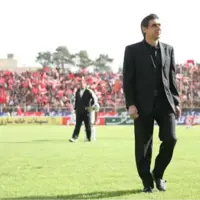 همه در پرسپولیس روزنامه‌ می‌‌خوانند!